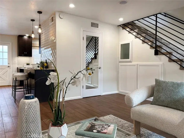 4942 Cahuenga, North Hollywood, California 91601
