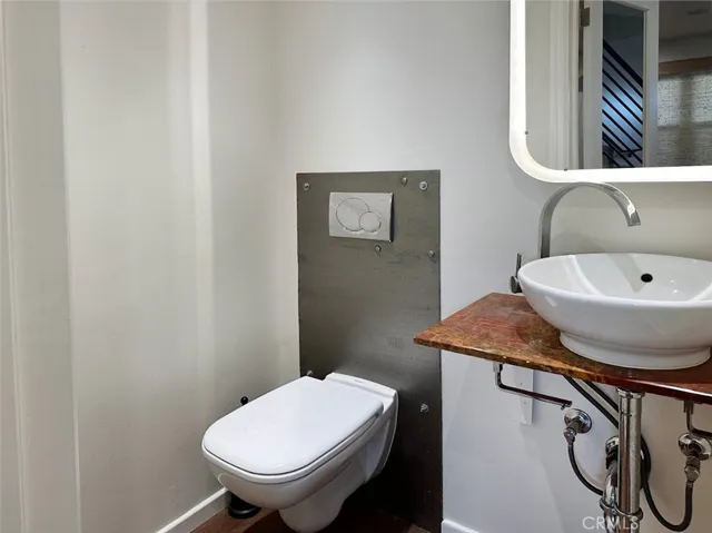 4942 Cahuenga, North Hollywood, California 91601