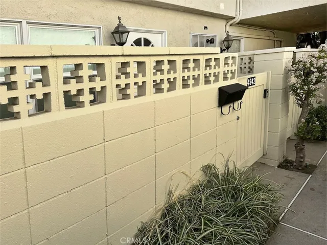 4942 Cahuenga, North Hollywood, California 91601