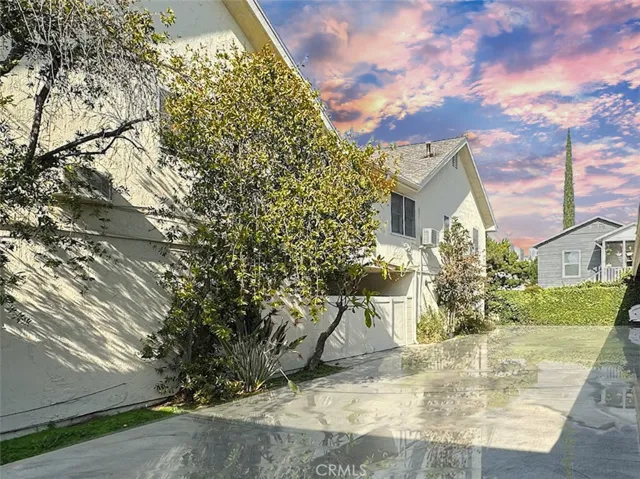 4942 Cahuenga, North Hollywood, California 91601