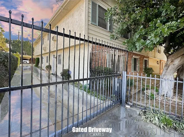 4942 Cahuenga, North Hollywood, California 91601