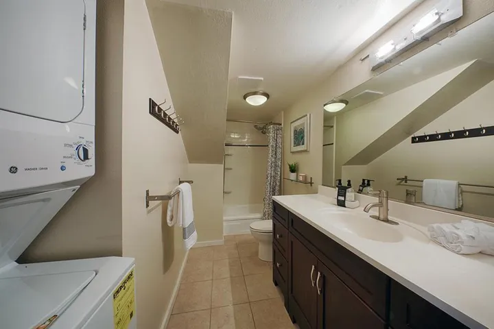 566 Vista Avenue, Palo Alto, California 94306
