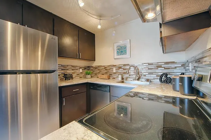 566 Vista Avenue, Palo Alto, California 94306