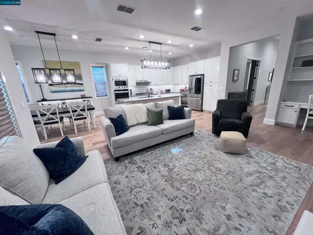 252 Golden State Pkwy, Oakley, California 94561