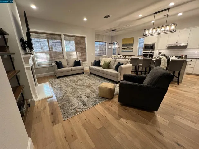 252 Golden State Pkwy, Oakley, California 94561