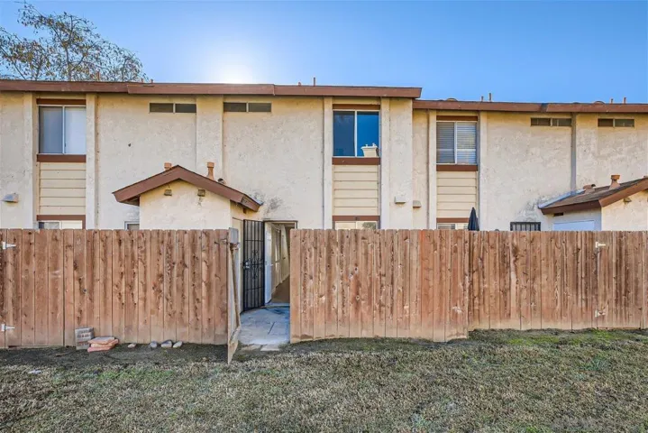 5130 N River Rd Unit B, Oceanside, California 92057