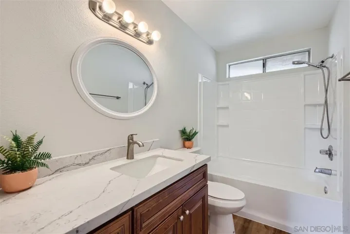 5130 N River Rd Unit B, Oceanside, California 92057
