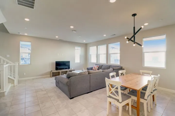 2517 Cheyne Way, Oceanside, California 92056