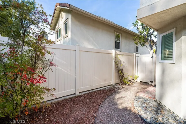 Beautiful newer vinyl fence and a private side gate.