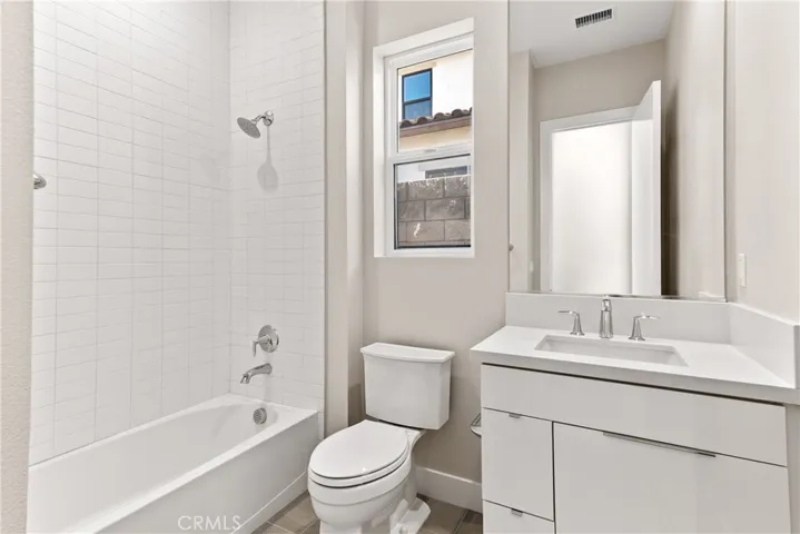 Secondary bathroom with tub shower.