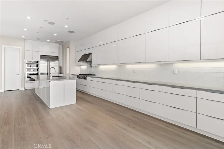 Dinning to Kitchen