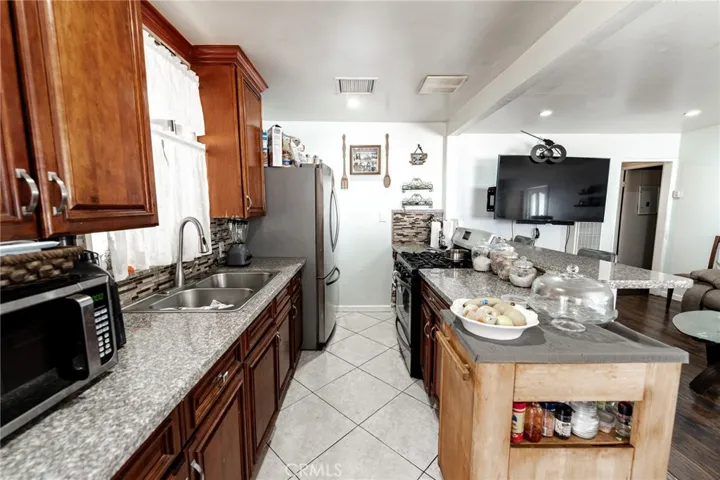 14770 San Fernando Mission Blvd, Mission Hills (san Fernando), California 91345