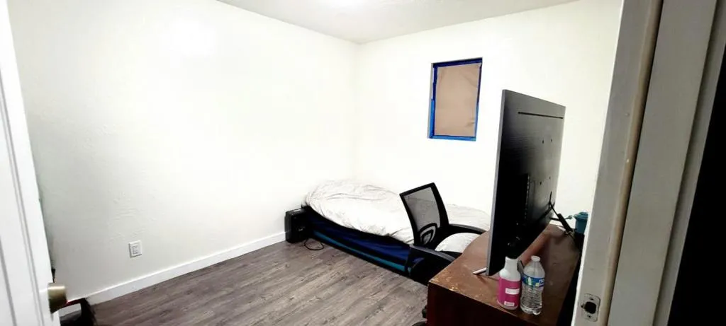 Inside the shed, can be used as room or office.