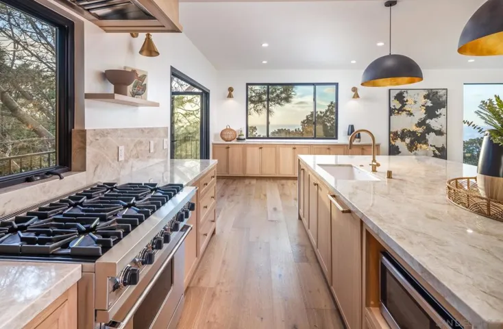 2144 Pinar Place, Del Mar, California 92014