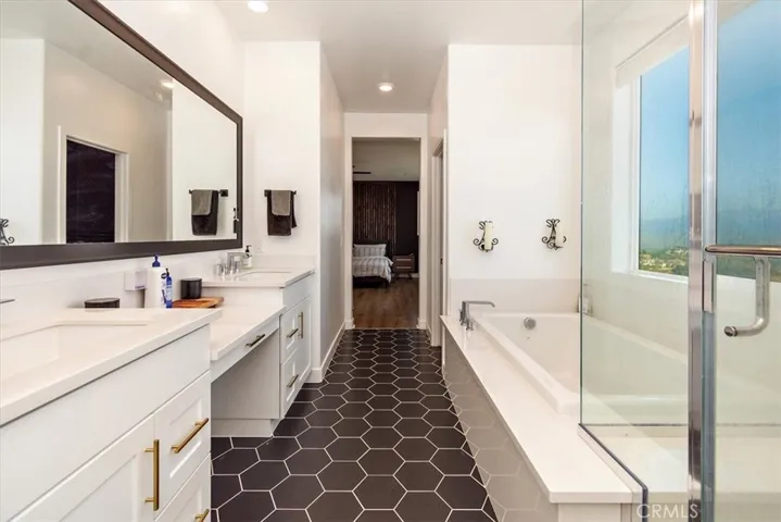 2747 Sierra Bella, Corona, California 92882