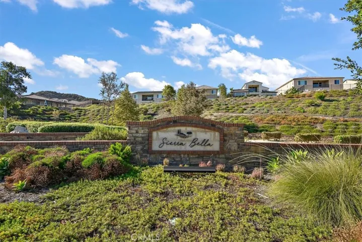 2747 Sierra Bella, Corona, California 92882