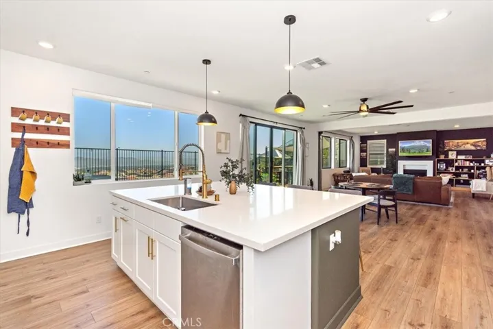 2747 Sierra Bella, Corona, California 92882