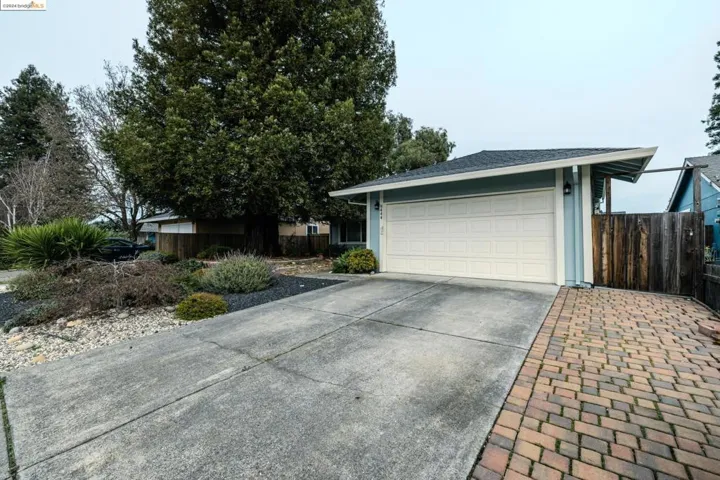 8444 Lakewood Ave, Cotati, California 94931