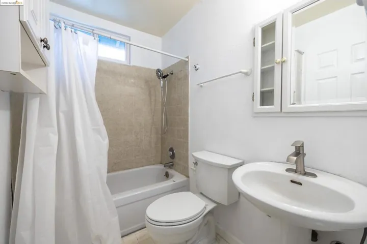 8444 Lakewood Ave, Cotati, California 94931