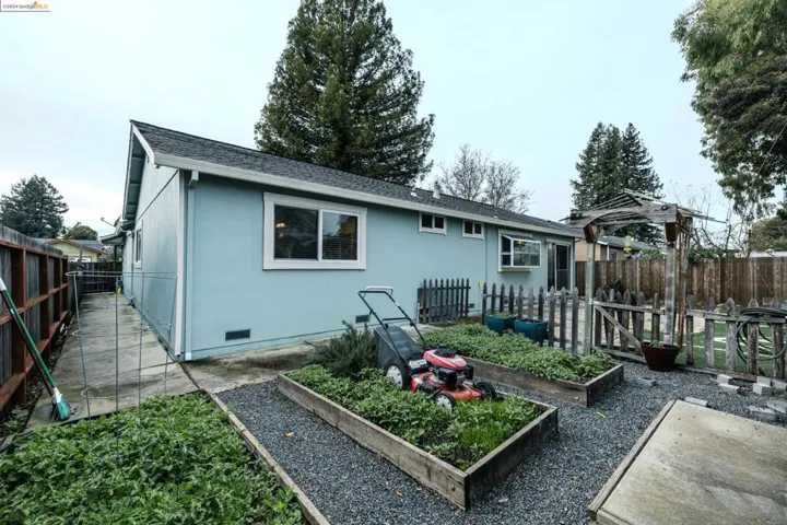 8444 Lakewood Ave, Cotati, California 94931