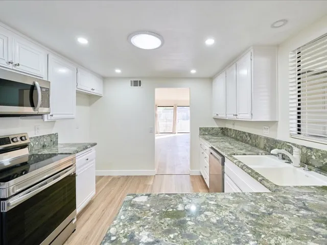 42206 Village 42, Camarillo, California 93012