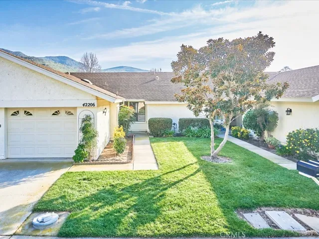 42206 Village 42, Camarillo, California 93012