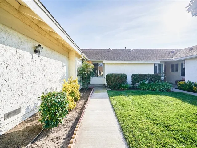 42206 Village 42, Camarillo, California 93012