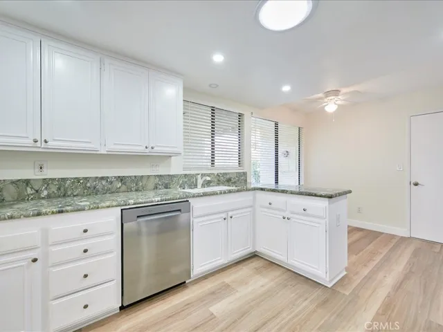 42206 Village 42, Camarillo, California 93012