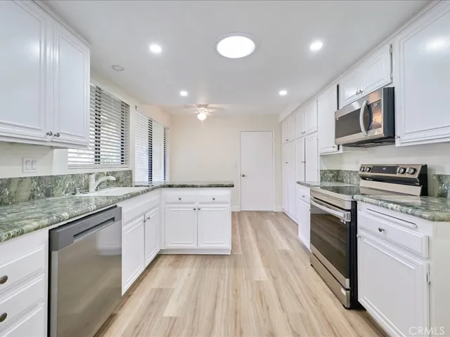 42206 Village 42, Camarillo, California 93012
