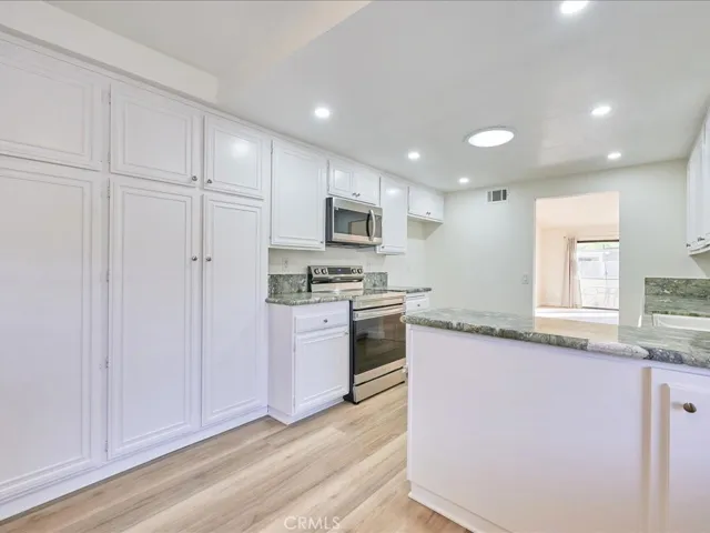 42206 Village 42, Camarillo, California 93012