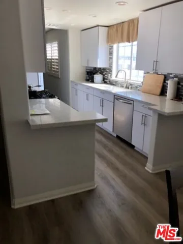11830 Mayfield Avenue 302, Los Angeles, California 90049
