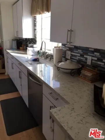 11830 Mayfield Avenue 302, Los Angeles, California 90049