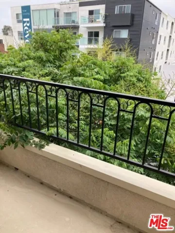 11830 Mayfield Avenue 302, Los Angeles, California 90049