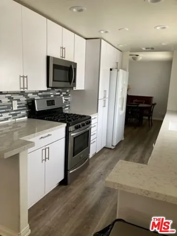 11830 Mayfield Avenue 302, Los Angeles, California 90049