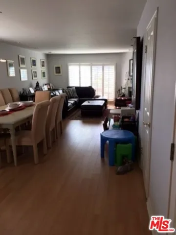 11830 Mayfield Avenue 302, Los Angeles, California 90049