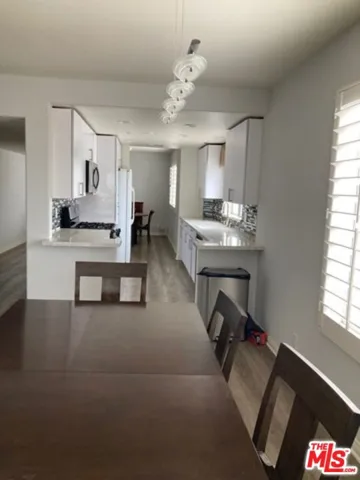 11830 Mayfield Avenue 302, Los Angeles, California 90049