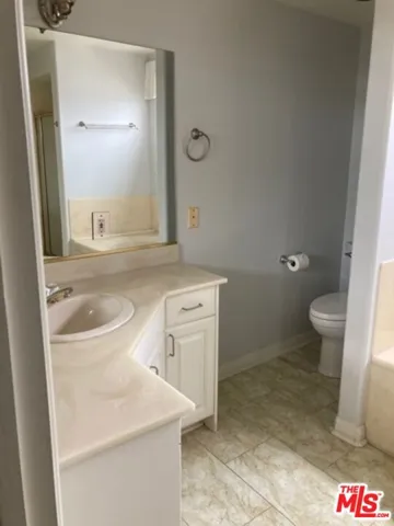 11830 Mayfield Avenue 302, Los Angeles, California 90049