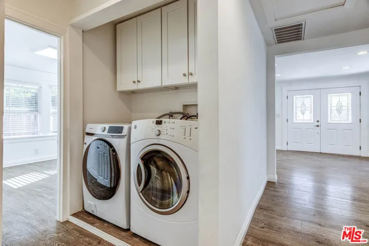 Front house washer & dryer closet