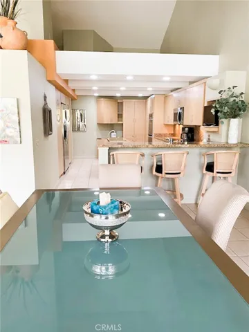 Dining table to kitchen