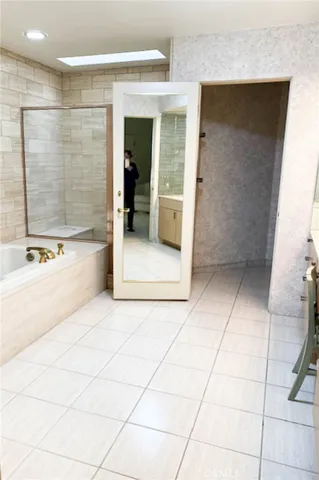 Primary bath view