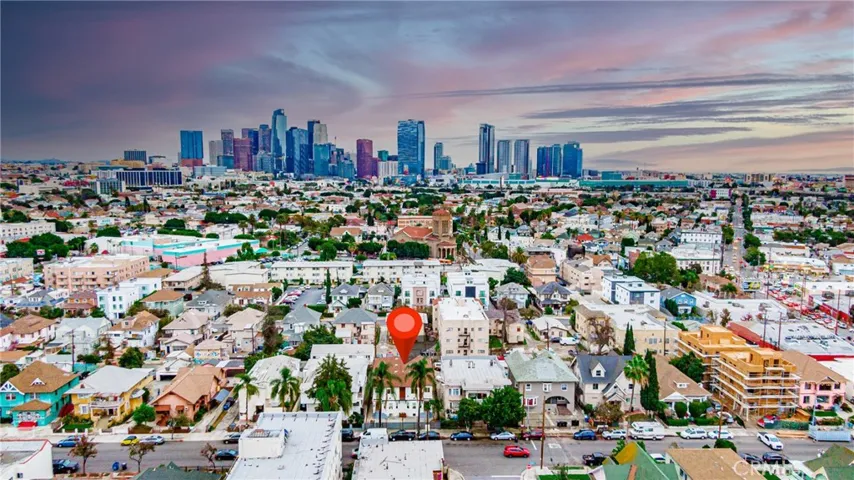 Conveniently Located Minutes from DTLA