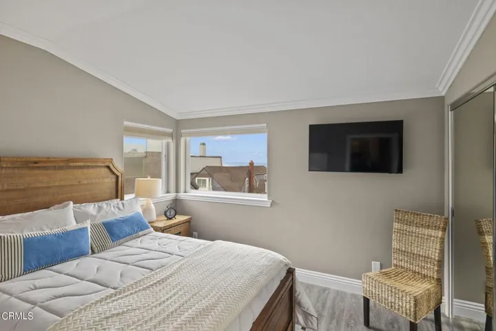 40-web-or-mls-UpmarketMedia-104LaBrea-14