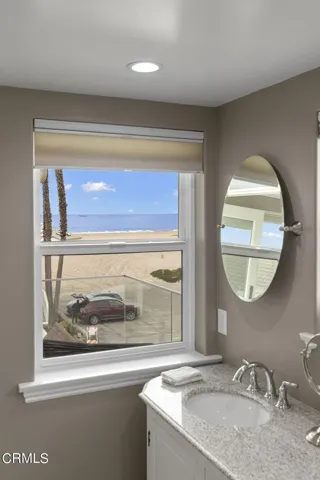38-web-or-mls-UpmarketMedia-104LaBrea-13