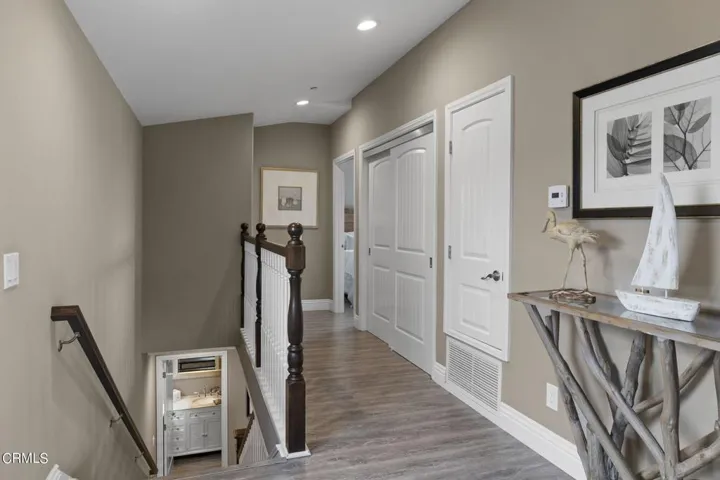 25-web-or-mls-UpmarketMedia-104LaBrea-14