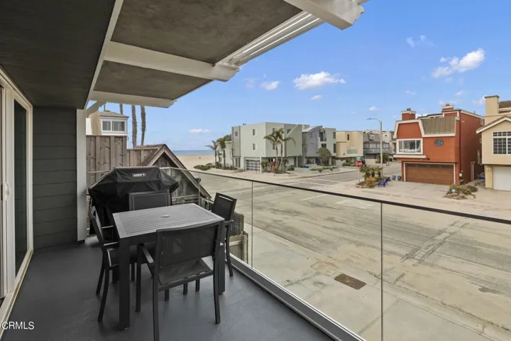 21-web-or-mls-UpmarketMedia-104LaBrea-78