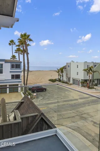 34-web-or-mls-UpmarketMedia-104LaBrea-87