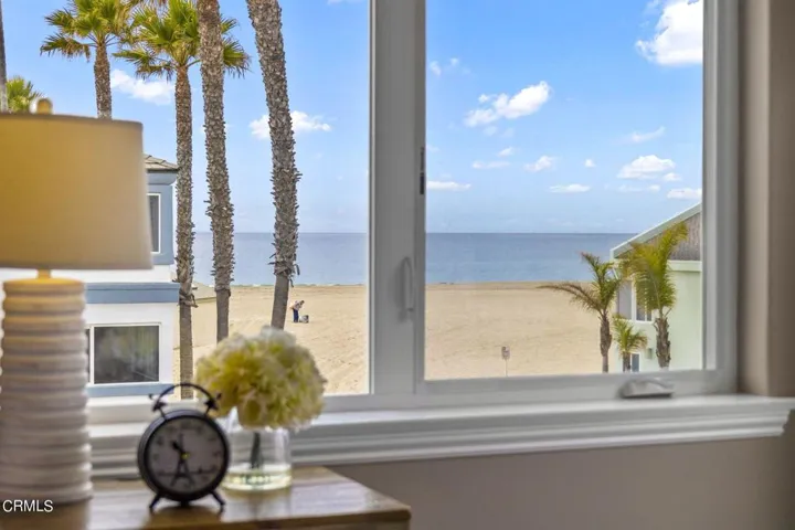 31-web-or-mls-UpmarketMedia-104LaBrea-11