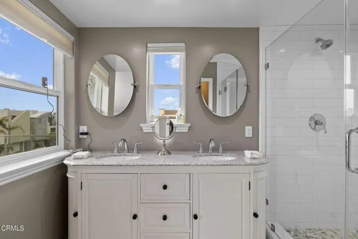 37-web-or-mls-UpmarketMedia-104LaBrea-12