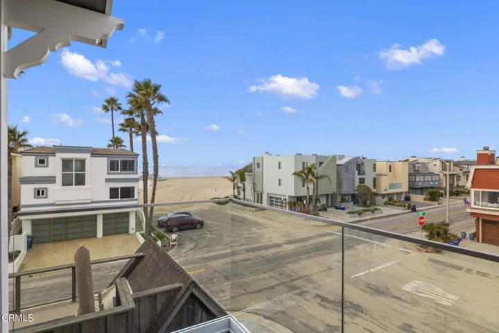 33-web-or-mls-UpmarketMedia-104LaBrea-13