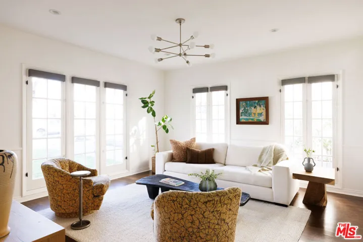 1056 S Mansfield Avenue, Los Angeles, California 90019